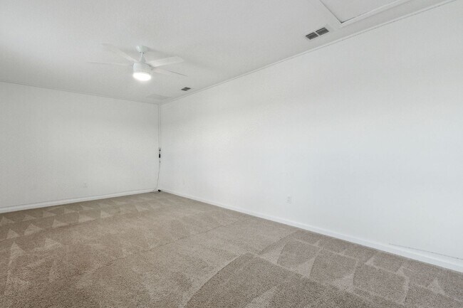 Building Photo - Spacious 5-Bedroom Home with Office, Den & Included Electric!