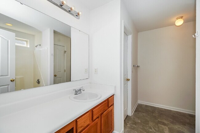 Building Photo - 734 Aberdeen Glen Pl