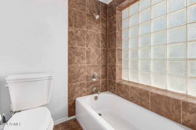 Building Photo - 321 E Aspen Way