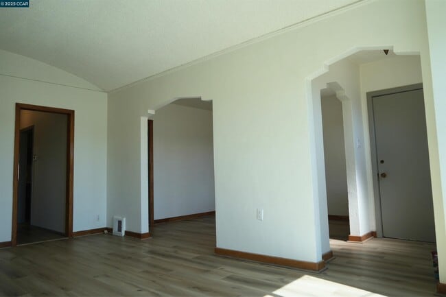 Building Photo - 158 W Moltke St