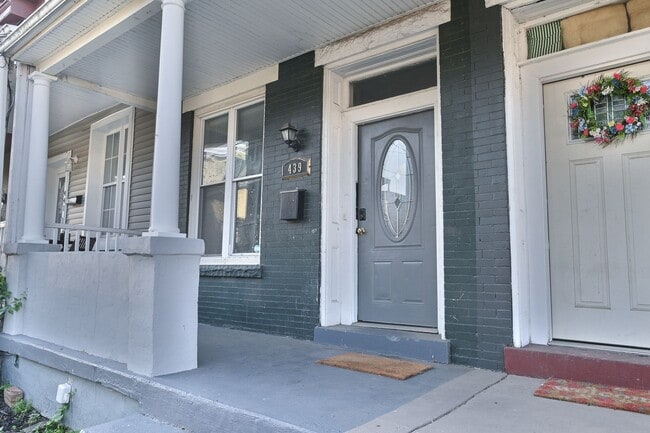 Building Photo - Spacious 3 Bedroom on Harris