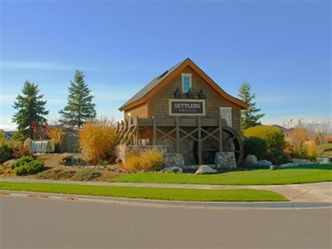 Building Photo - Lawn Care included!  4 bed 2.5 bath Neighb...