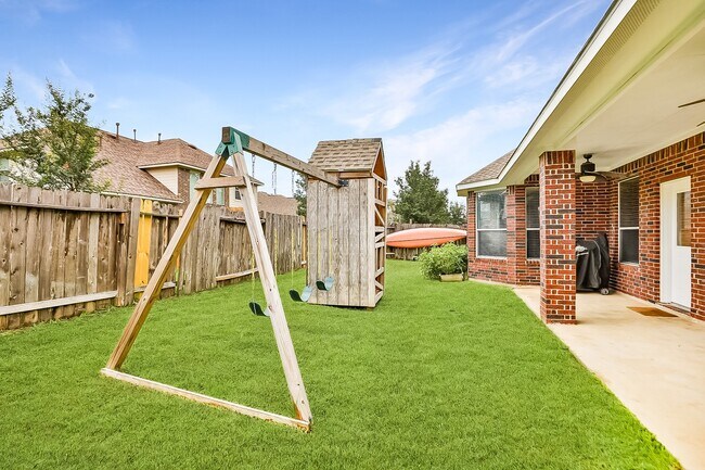 Building Photo - 18123 Quarry Vale Dr