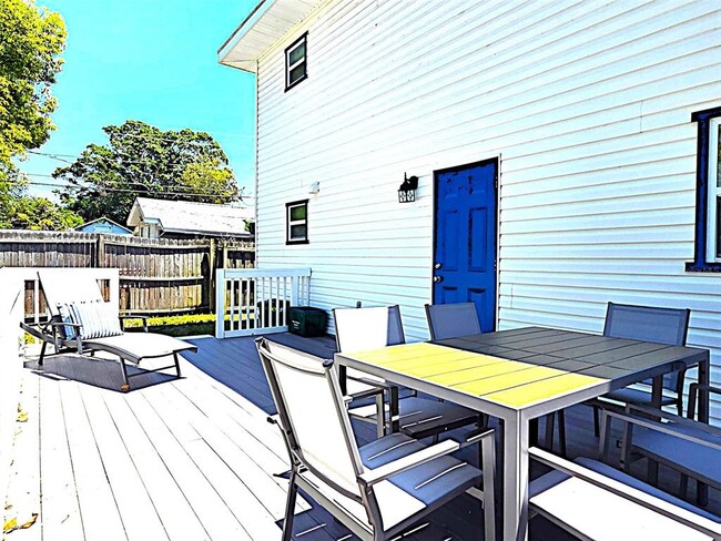 Building Photo - 5105 Tangerine Ave S