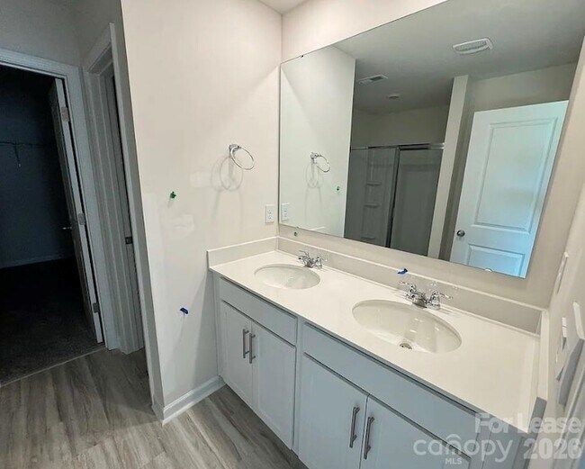 Building Photo - 1830 Vanderlyn St