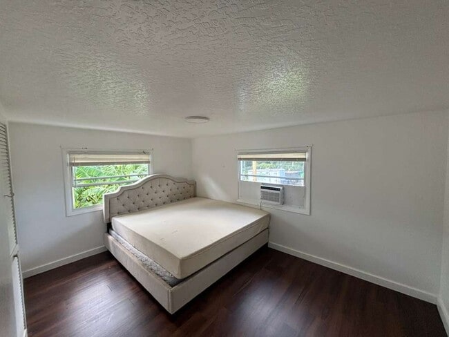 Building Photo - 615 Clearlake Rd