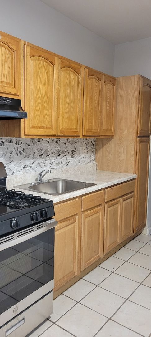 Building Photo - Rare 4 bedroom apartment in Astoria