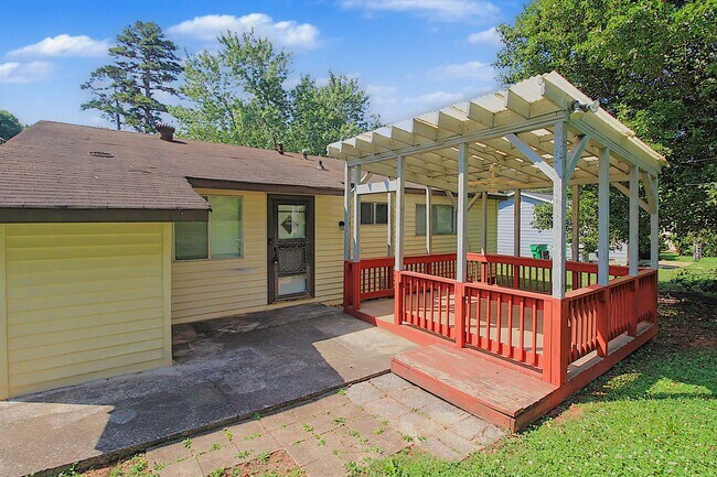 Building Photo - Updated 3-Bedroom Ranch with Modern Finishes & Timeless Charm
