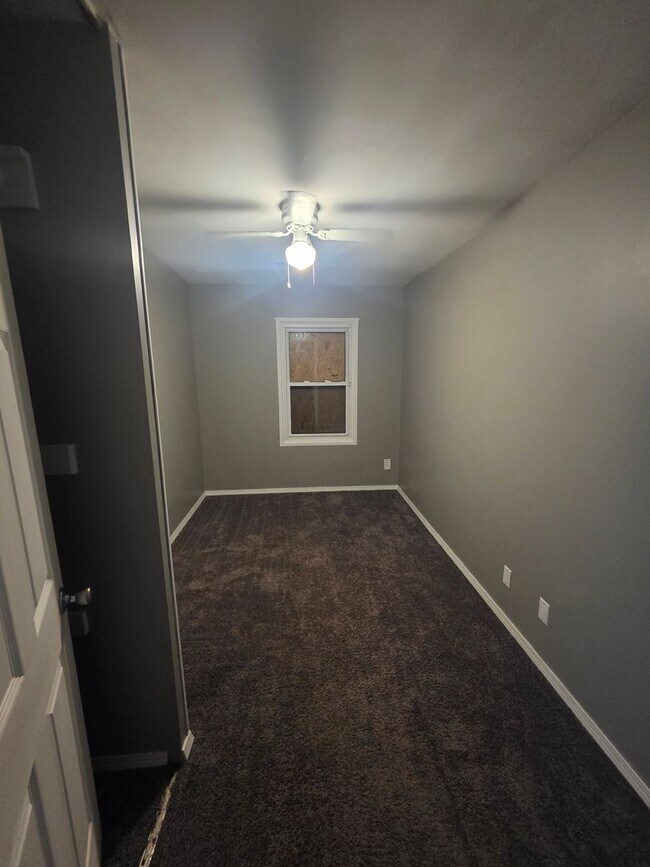Building Photo - 733 St Norbert Dr