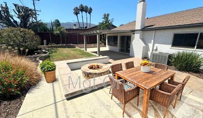 Building Photo - 851 Knollwood Dr