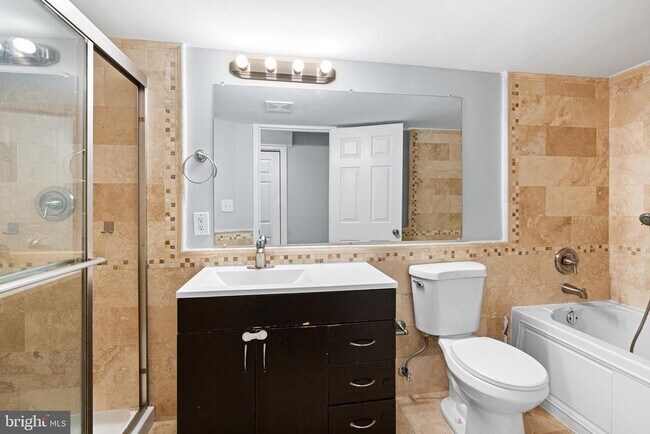 Building Photo - 2339 Catharine St