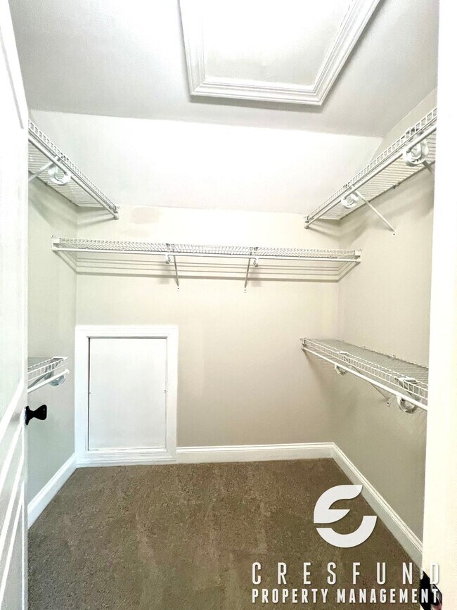 Building Photo - Lake View Luxury 2BR 2.5 Bath