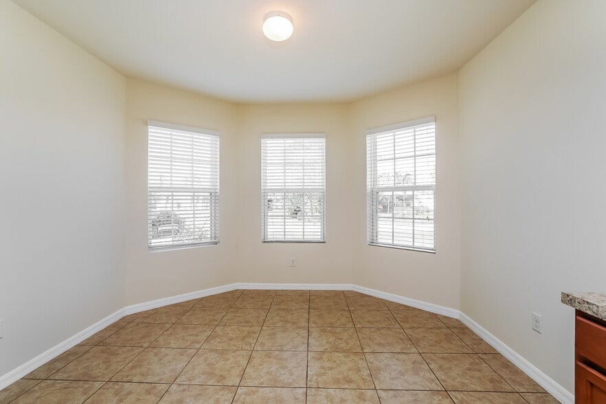 Building Photo - 203 NE 9th Ave