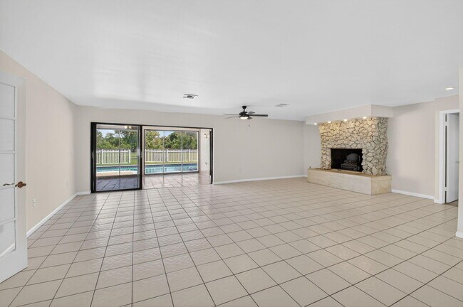 Building Photo - 10157 La Reina Rd