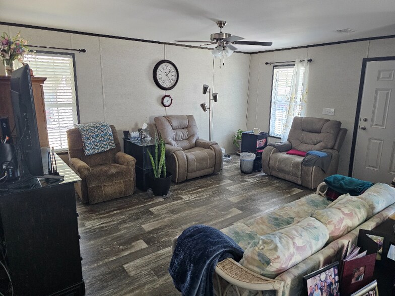 Building Photo - 9722 Scepter Ave