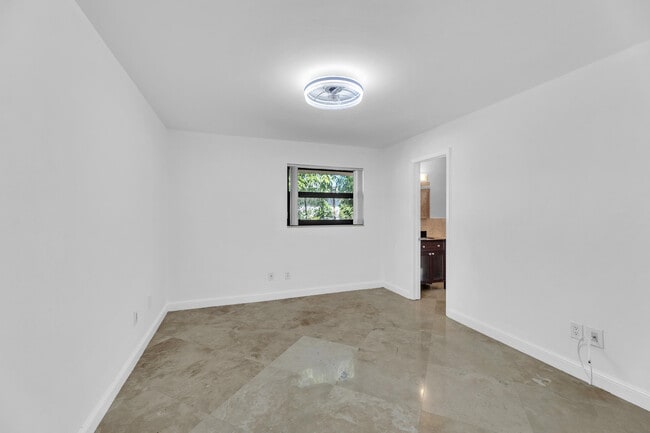 Building Photo - 2119 N 14th Terrace