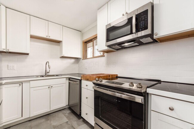Building Photo - 4232 Eastlea Dr