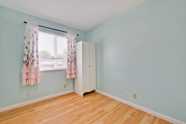 Building Photo - Beautiful 4 Bed 2.5 Bath Town Home in Fremont Northgate Area !