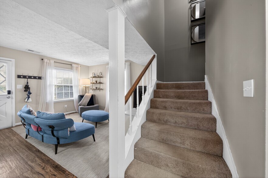 Building Photo - 534 Oak Meadow Ln