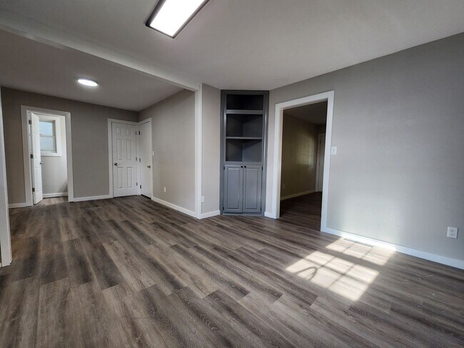 Building Photo - Spacious 4-Bedroom, 2.5-Bathroom Home AVAI...