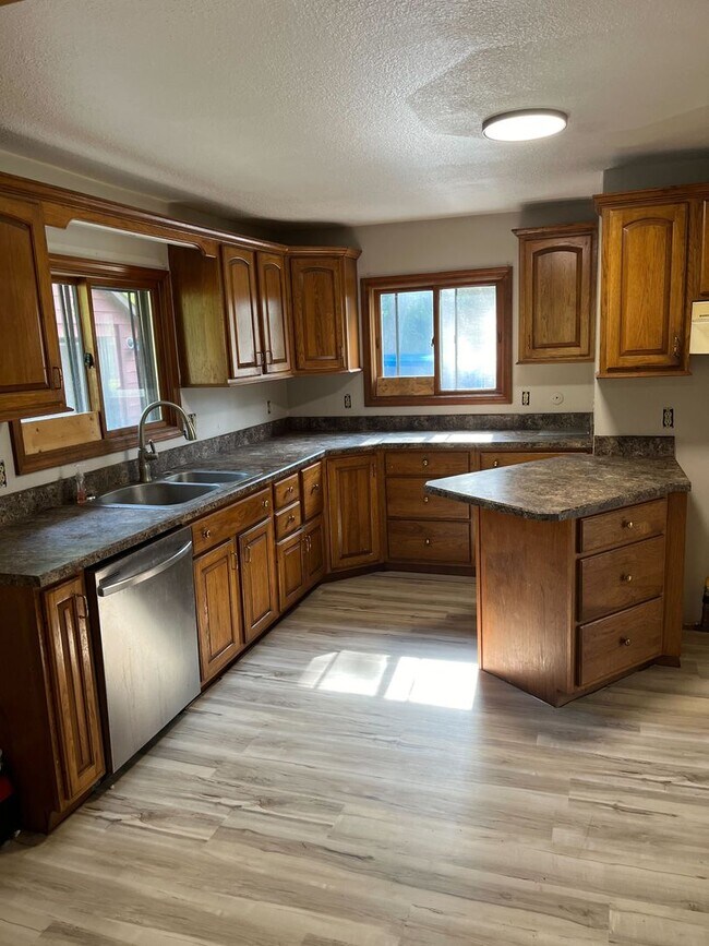 Building Photo - 2 bedroom, 1 bath house