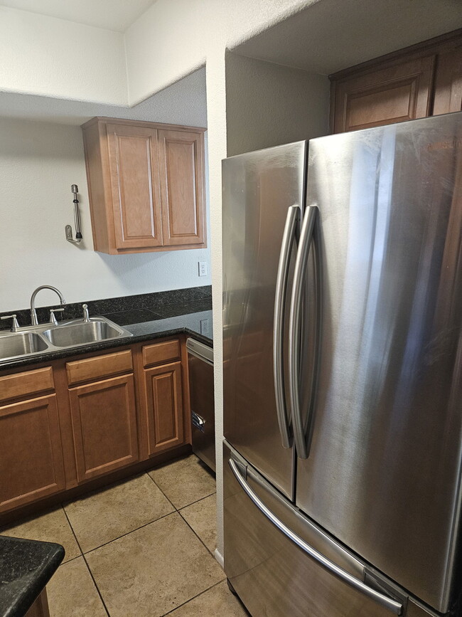 Building Photo - 885 N Granite Reef Rd