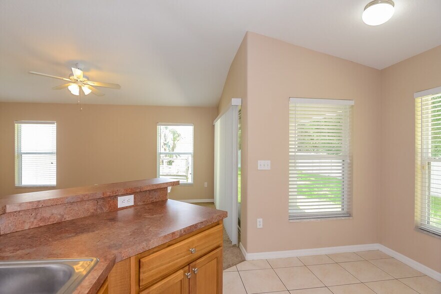 Building Photo - 7241 Twin Cedar Ln