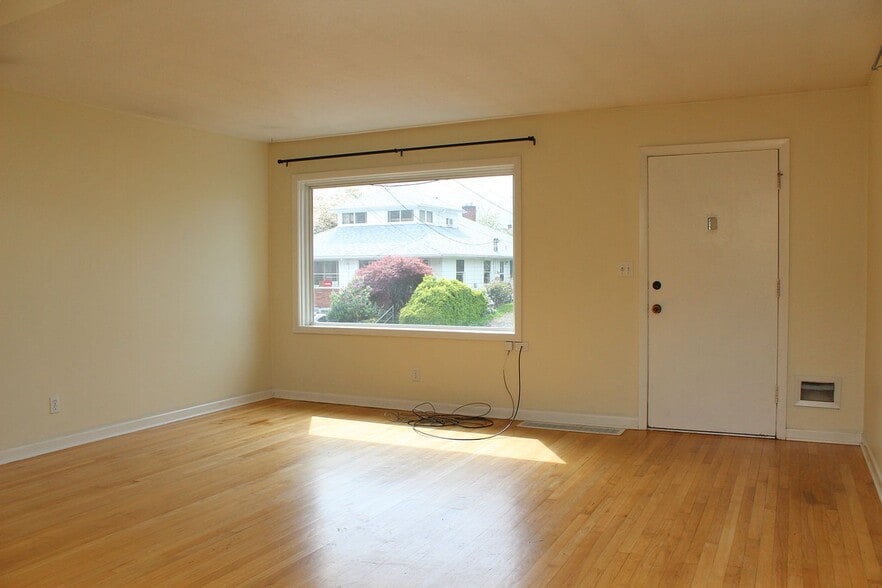 Building Photo - 20-26 NE 56th Ave