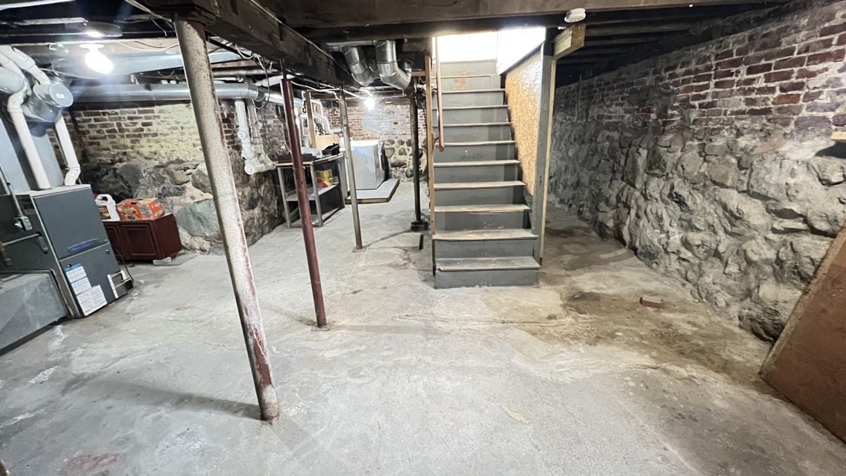 Building Photo - 254 Broadway