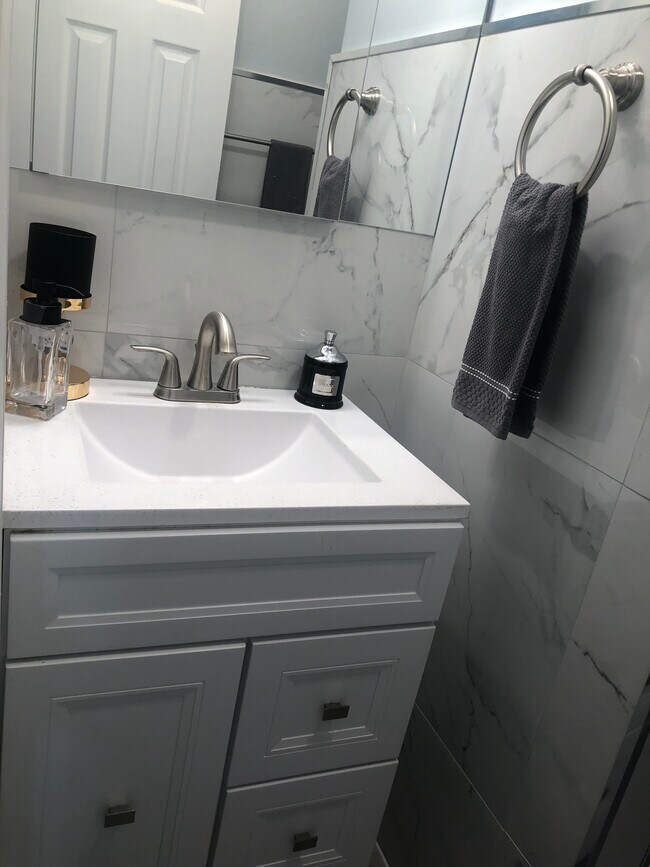 Bathroom - 187 E 91st St