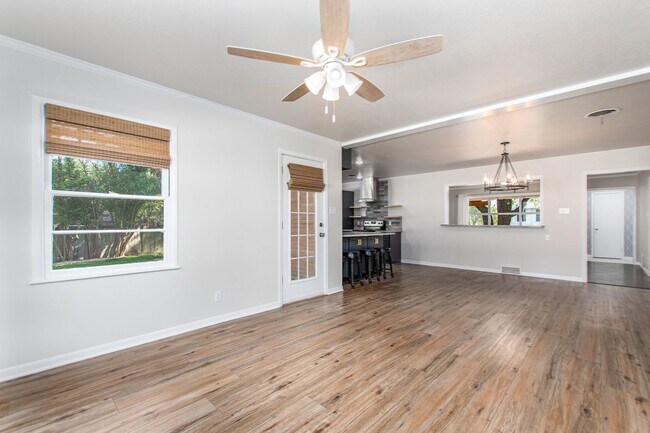 Building Photo - Renovated 3 Bed / 2 Bath Brick Home with 2-Car Garage & Fenced Yard in North Temple