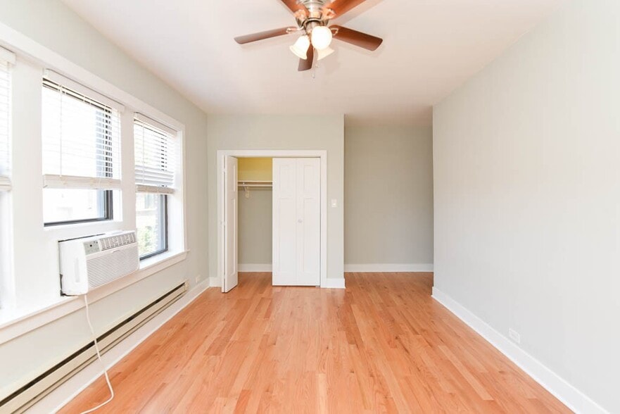 Building Photo - 3727 N Pine Grove Ave