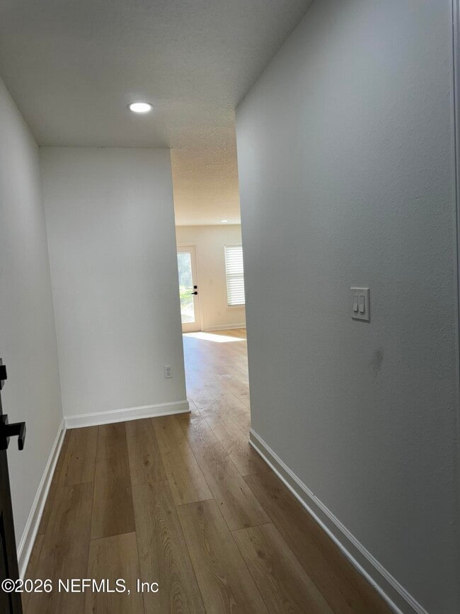 Building Photo - 807 Black Cherry Dr S