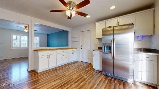 Building Photo - 830 E Orchid Ln