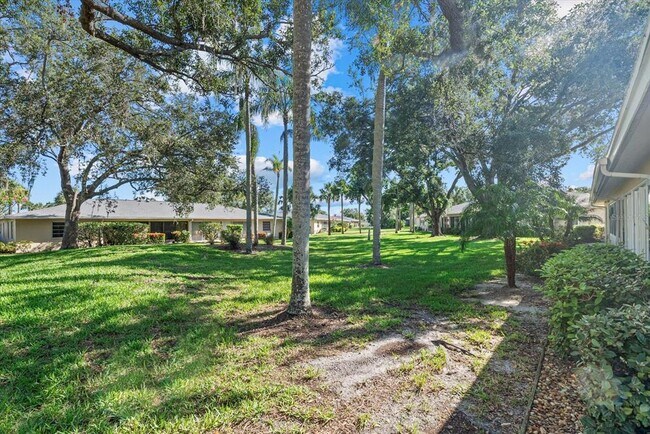 Building Photo - 6916 W Country Club Dr N