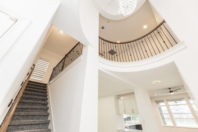 Building Photo - 25514 Kearsley Dr