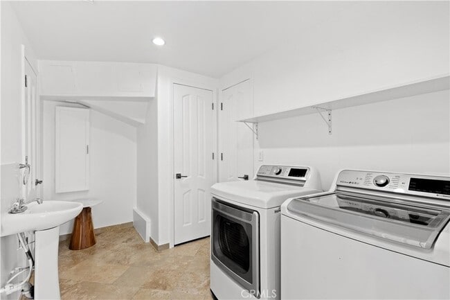 Building Photo - 1724 Bluff Pl