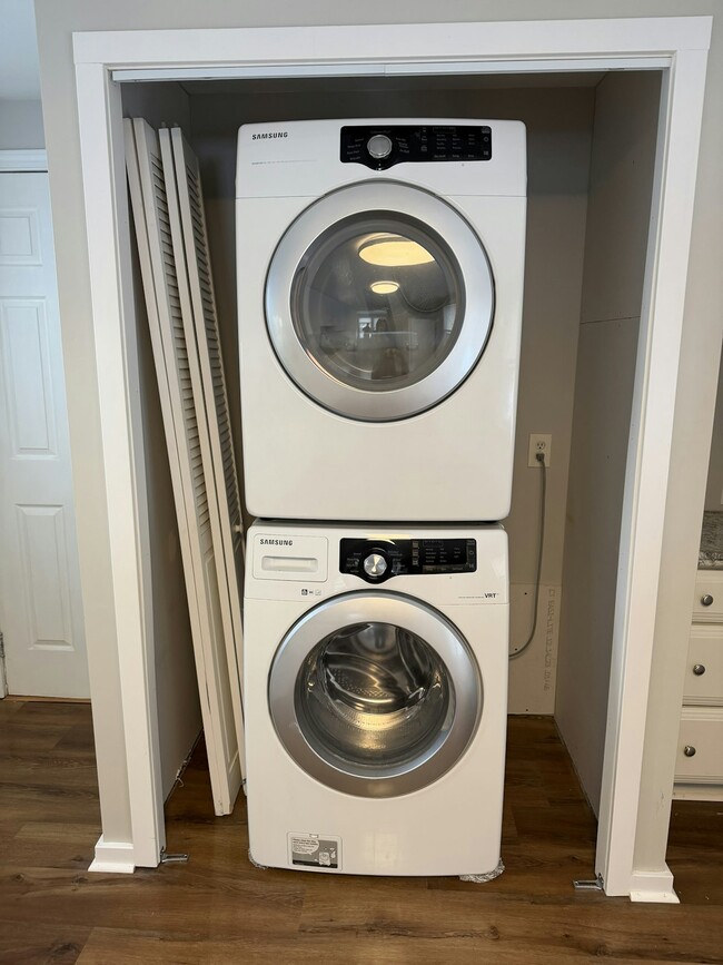 Building Photo - 2396 S Long Lake Rd