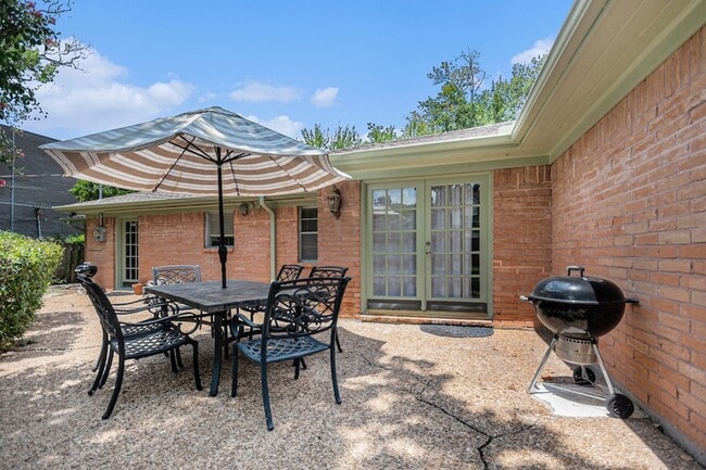 Building Photo - 12847 Memorial Dr