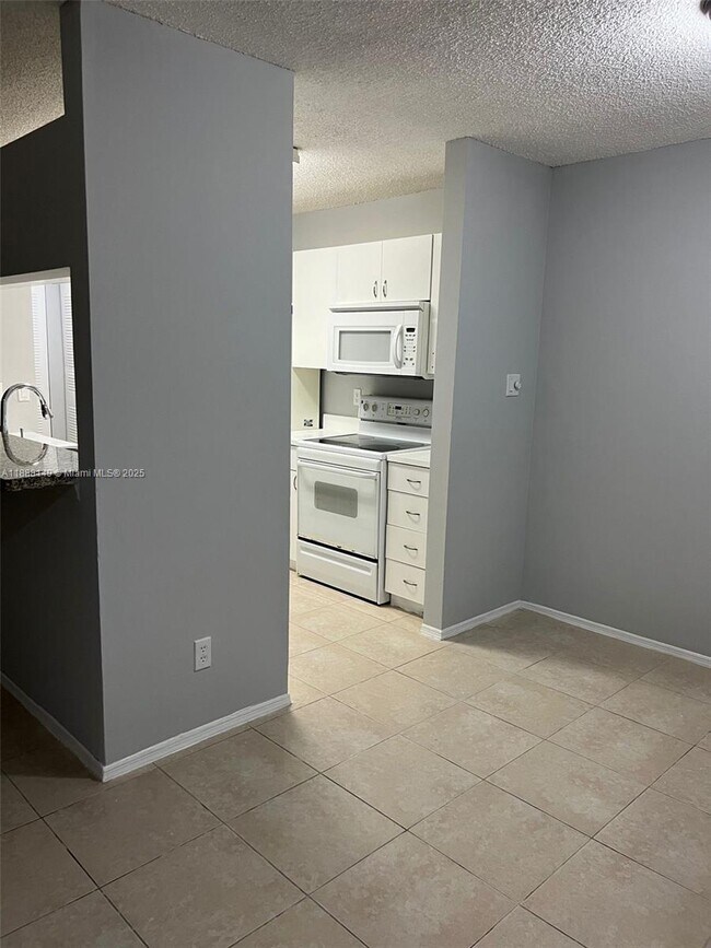 Building Photo - 10521 SW 158th Ct