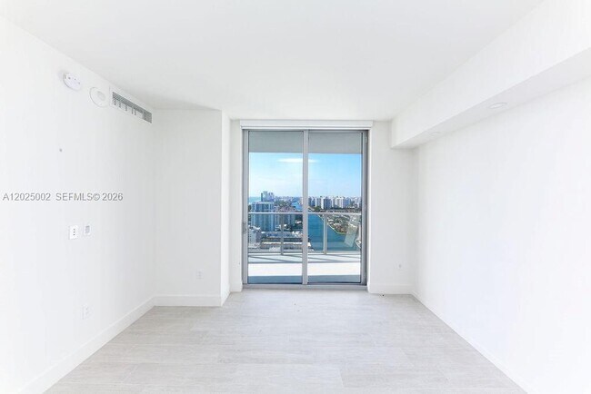 Building Photo - 4010 S Ocean Dr