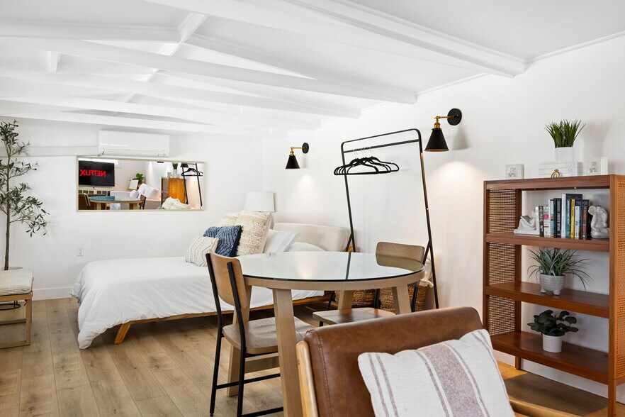 Building Photo - 614 Knob Hill Ave