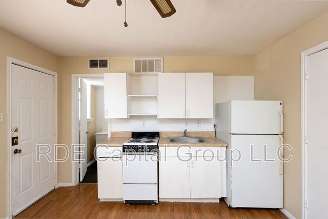 Building Photo - 4525 Columbia Ave