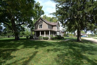 Building Photo - 42W546 IL-64