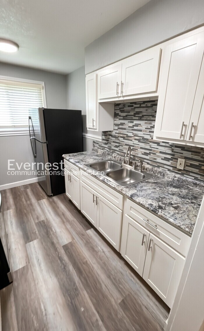 Building Photo - 807 Fontaine Pl