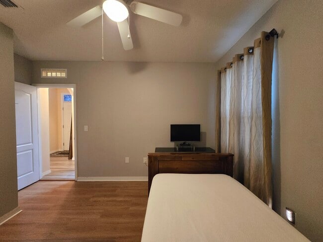 Building Photo - 384 Aberdeen Dr