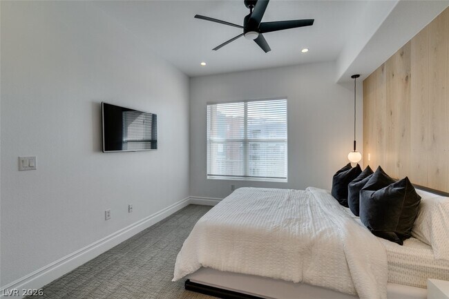 Building Photo - 50 E Serene Ave