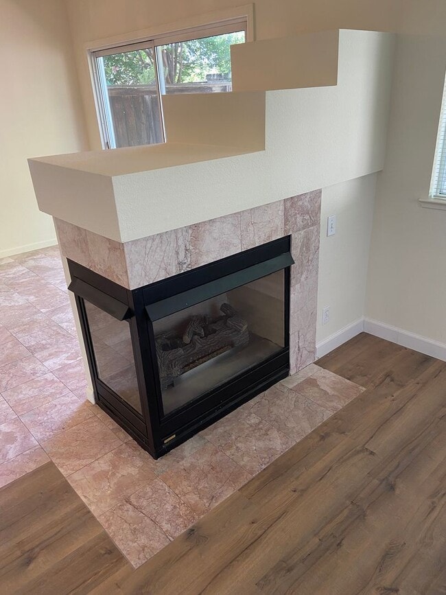 Building Photo - Bentley Square - Gated 3 Bdrm+office