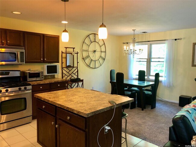 Building Photo - 902 Willow Pond Dr