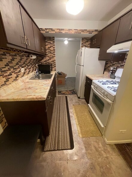 Building Photo - 7 Oak Creek Dr